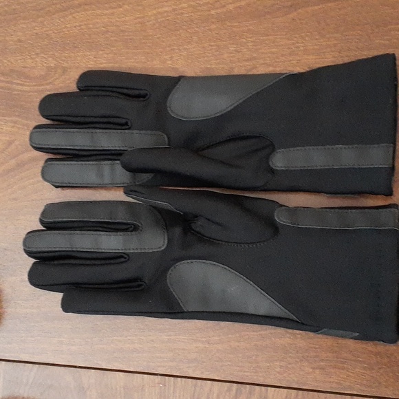 Isotoner glove - Picture 2 of 3